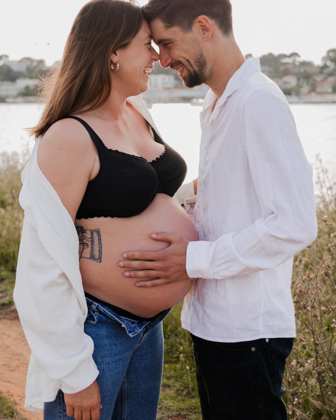 🌿 En attendant bébé…
Un ventre qui s’arrondit, des regards remplis d’amour et cette lumière douce qui sublime chaque instant.

Capturer ces moments précieux avant l’arrivée de la plus belle des aventures 🤍✨

#SeanceGrossesse #PhotographeGrossesse #MaternityShoot #PhotoGrossesse #EnAttendantBébé #MomToBe #PregnancyPhotoshoot #CoupleGoals #SouvenirsPrécieux #PhotographeSudDeLaFrance #MaternityPhotography #FutureParents #LumièreNaturelle #photographeantibes