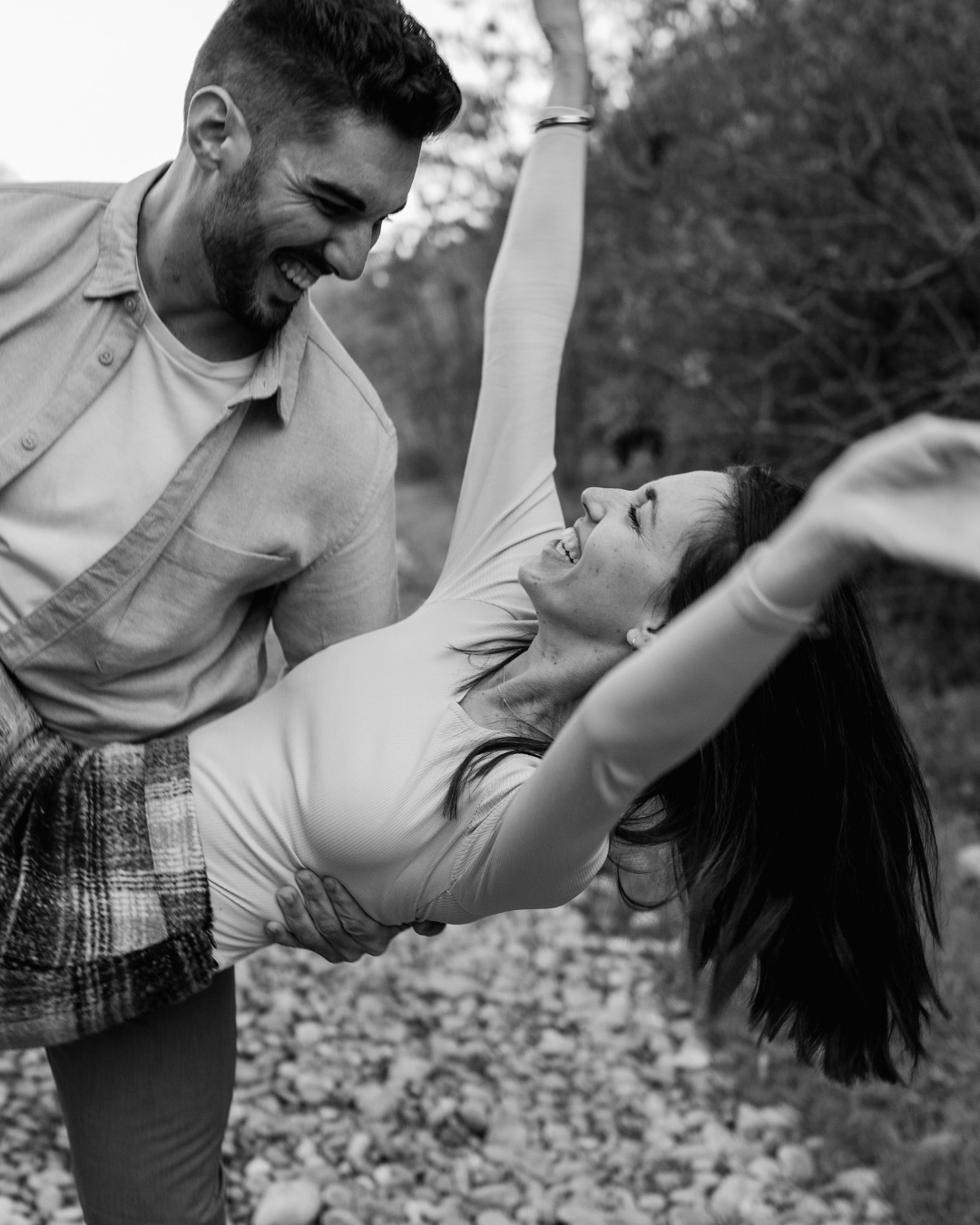 Offrez-vous 1h en extérieur pour partager un vrai moment à deux : rire, se câliner, se regarder… tout simplement profiter de l’instant 💖

Je capture vos émotions naturelles, retouche toutes les images et vous livre la galerie complète, prête à garder ou à partager ✨

Un souvenir authentique, spontané et intemporel de votre amour 🌿

#SéanceCouple #PhotographeCouple #MomentsDeComplicité #RiresEtAmour #PhotographieLifestyle #ClichésNaturels #SouvenirsPrecieux #PhotographeNice #PhotographeAntibes #CoupleGoals #AmourEternel