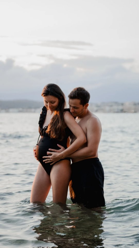 POV : Tu décides de garder une trace de ce moment ... 💛 

La grossesse passe vite, mais ces souvenirs restent toute une vie ✨

Les beaux jours arrivent, c'est le moment idéal pour une séance en lumière naturelle 🌞

Je vous guide tout au long de la séance pour des images douces, naturelles et qui vous ressemblent.

📩  Les réservations printemps / été sont ouvertes

📍 Côte d'Azur

#photographematernite#photographegrossesseice#séancegrossesseantibes#grossesse2026#futuremaman