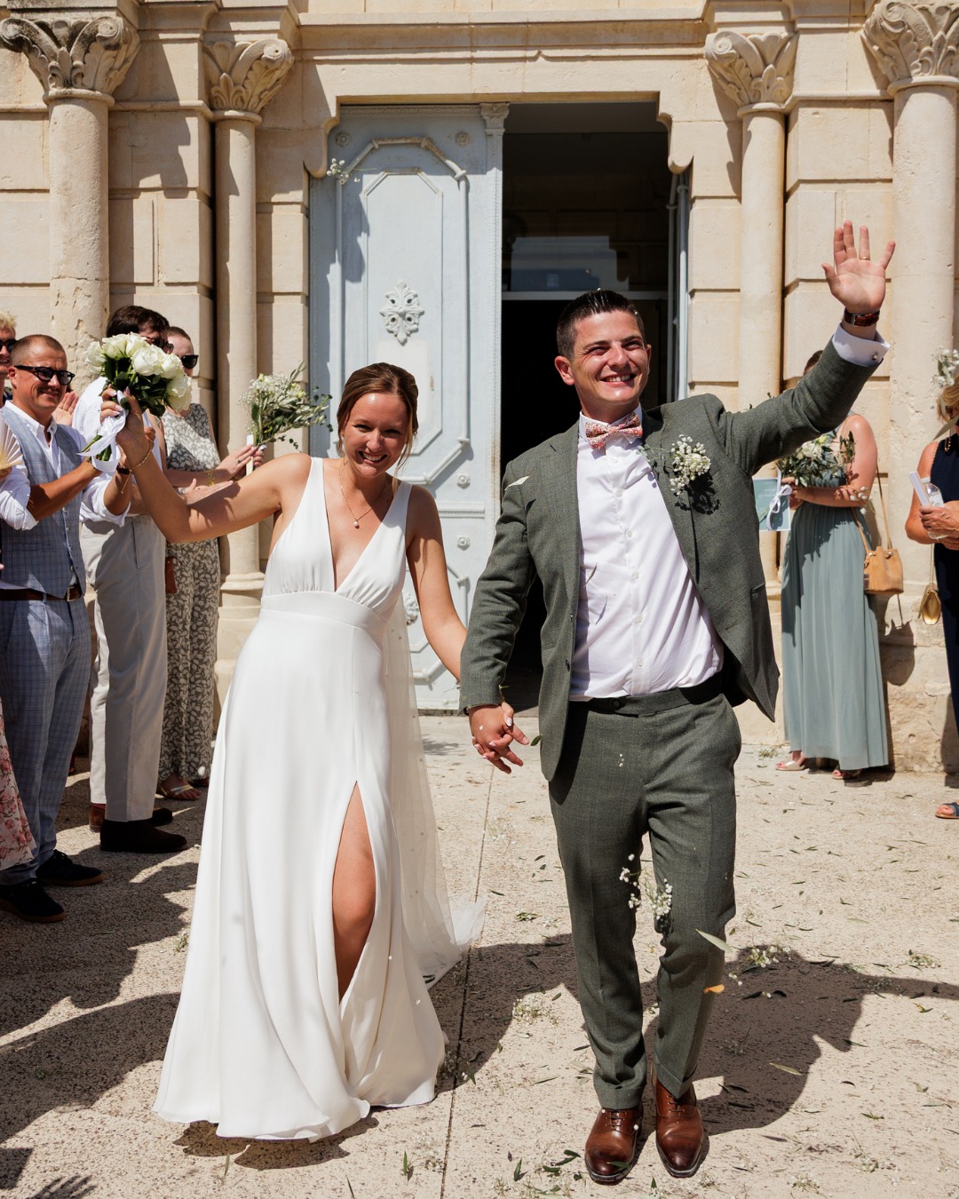 Un moment de pure joie en sortant de la cérémonie ! ✨

@zoe_rabaux 

#justmarried #sortieeglise #photographemariage #weddingfrance #momentsauthentiques #photographemariageprovence #photographemariagecotedazur #lovestory #futursmariés2026 #photomariage #mariageprovence