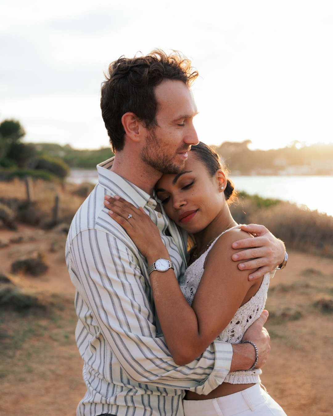 Chez nous, chaque formule mariage inclut une séance engagement. C’est l’occasion parfaite de :

✨ Faire connaissance avant le grand jour
✨ Vous sentir à l’aise devant l’objectif
✨ Capturer votre amour dans votre univers, naturel et sincère

Cette séance est un vrai moment privilégié : on apprend à se connaître, on rigole, et on crée des souvenirs que vous garderez toute votre vie. 💛

📸 Une façon de préparer votre mariage tout en ayant déjà de magnifiques photos de couple !

#SéanceEngagement #CoupleGoals #PhotographeMariage #FutureMariés #LoveStory #PhotosDeCouple #MomentsComplices #MariageAntibes #WeddingPhotographyFrance #CoupleAuthentique #PréparerSonMariage #AmourVrai #Instawedding #PhotographeCôteDAzur #WeddingVibes